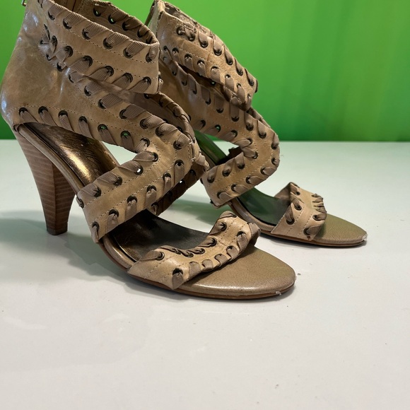 Beige very fun leather sandals with wooden heel - Picture 6 of 6
